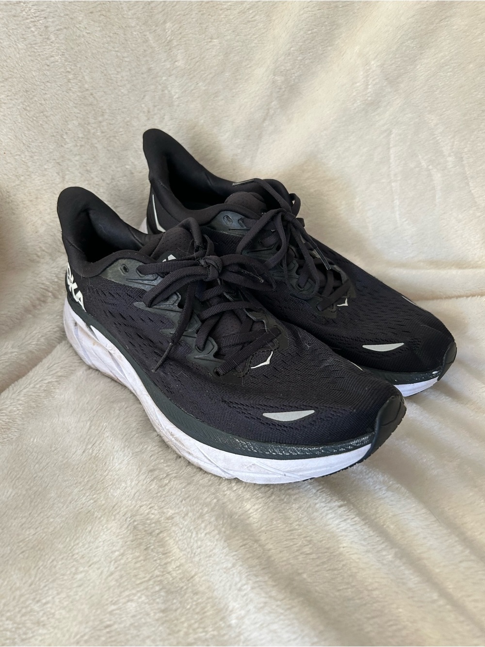 Hoka Clifton 8 black white running shoes sneakers men's 10.5 B narrow